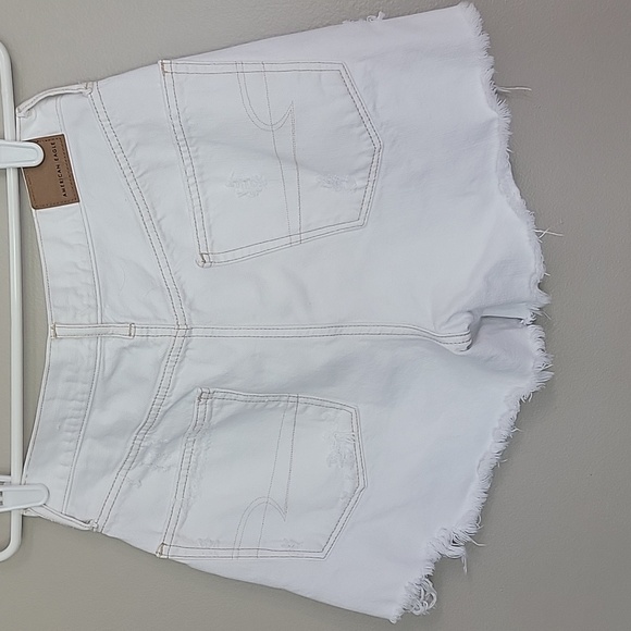 American Eagle White Distressed Jean Shorts High-Waisted 90s Boyfriend Size 6 - Picture 6 of 10